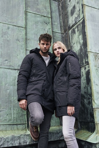 [ESKIE] PARKA NEGRA UNISEX CON RELLENO GRUESO CLIQUE